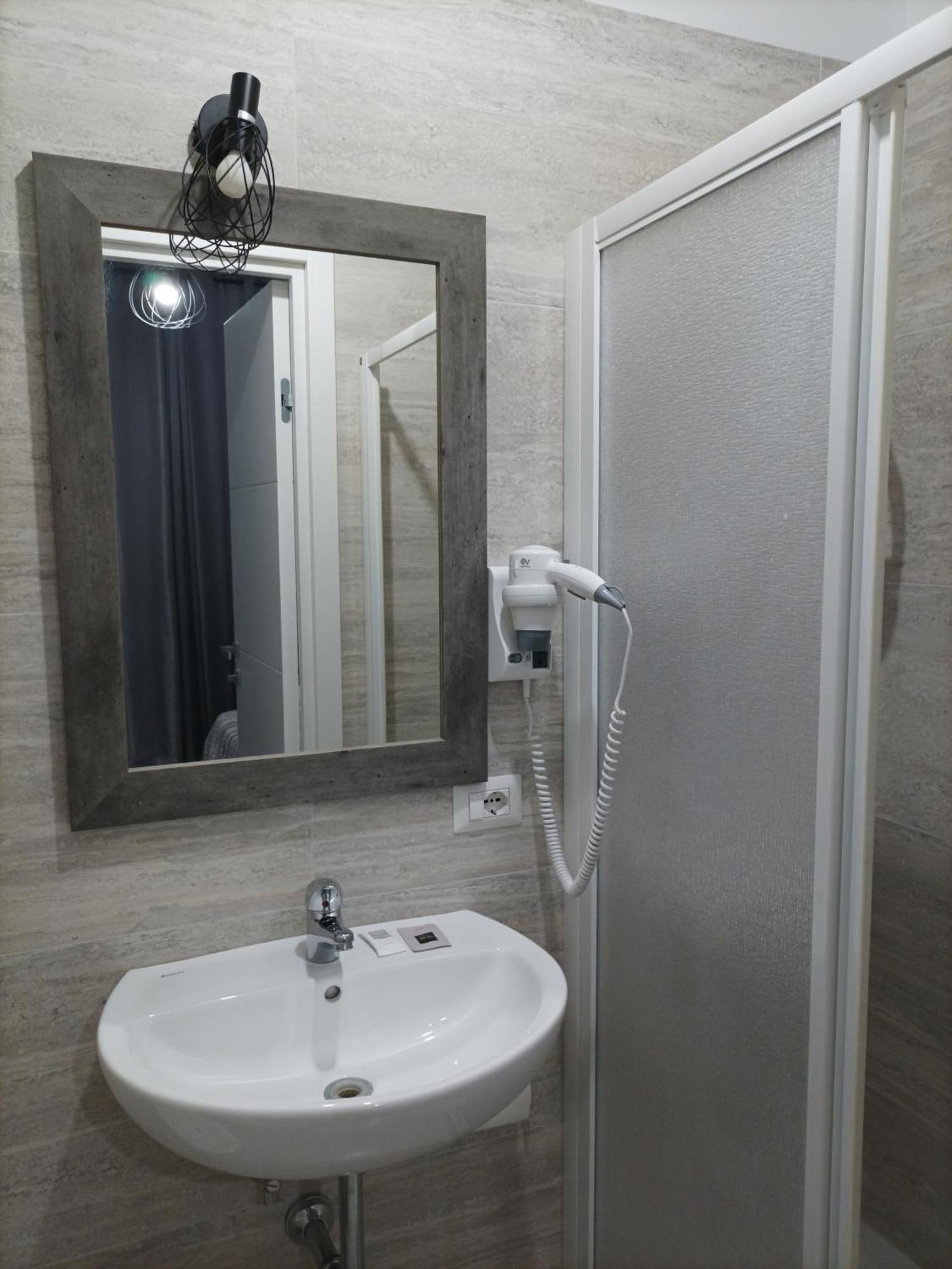 Angi Home Рим Екстериор снимка