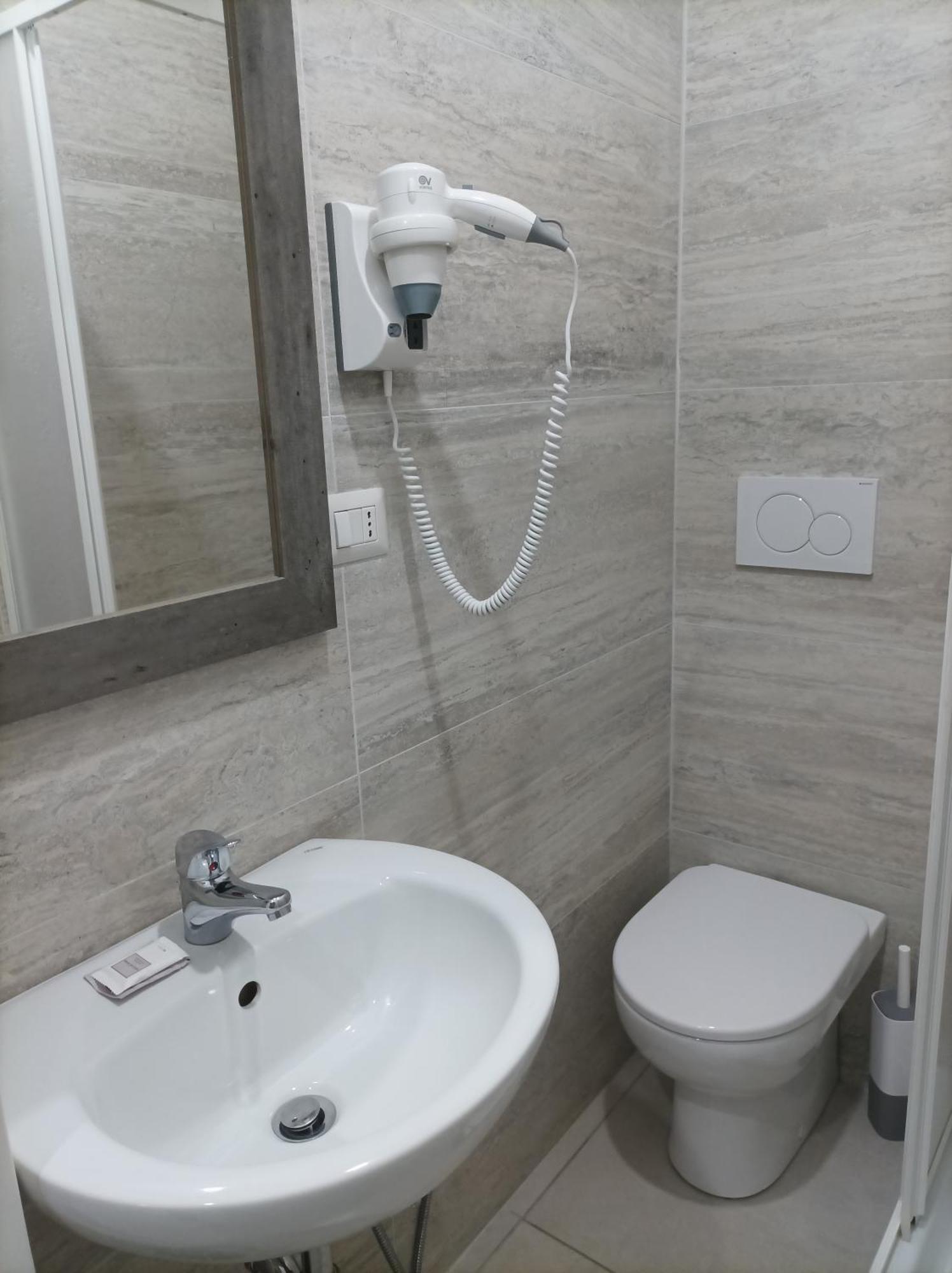 Angi Home Рим Екстериор снимка